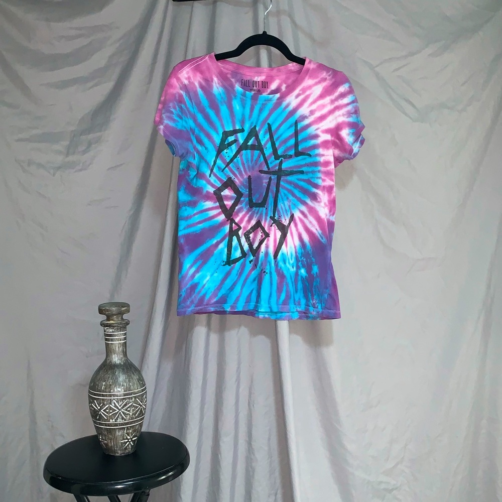 Black Fall Out Boy t-shirt